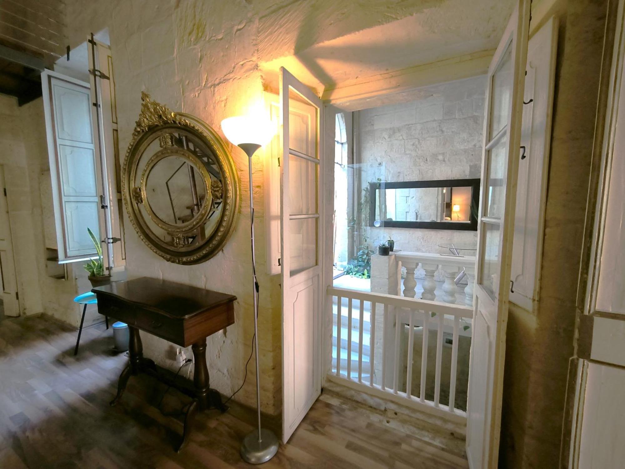 Stunning Valletta 3 Bedroom Town House Экстерьер фото